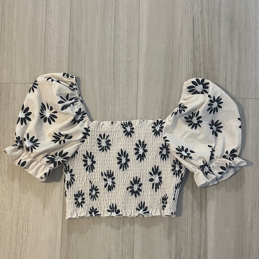 Women’s SHEIN Monochrome Floral Puff Sleeve Crop Top